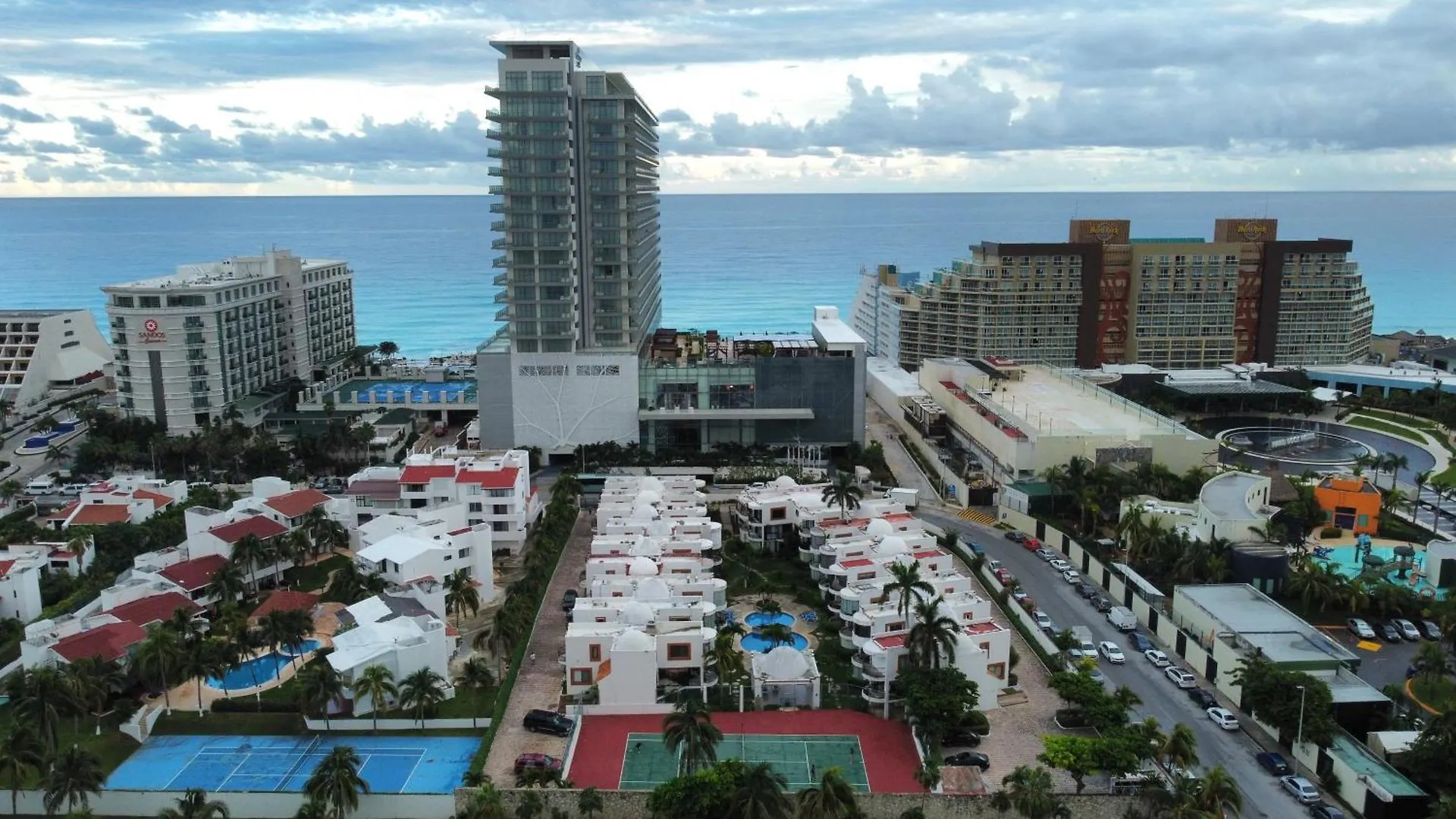 Amazing Villas At Las Cupulas Cancun